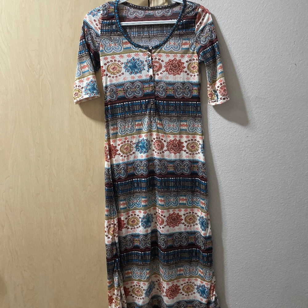 Women XS Beautiful Boho Maxi Jersey Style Dress- 16 inches from pit to pit and 4 - Picture 1 of 4